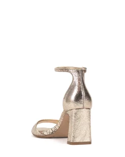 Annay Sandal