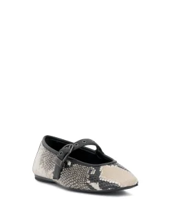 Vinica Mary Jane Flat